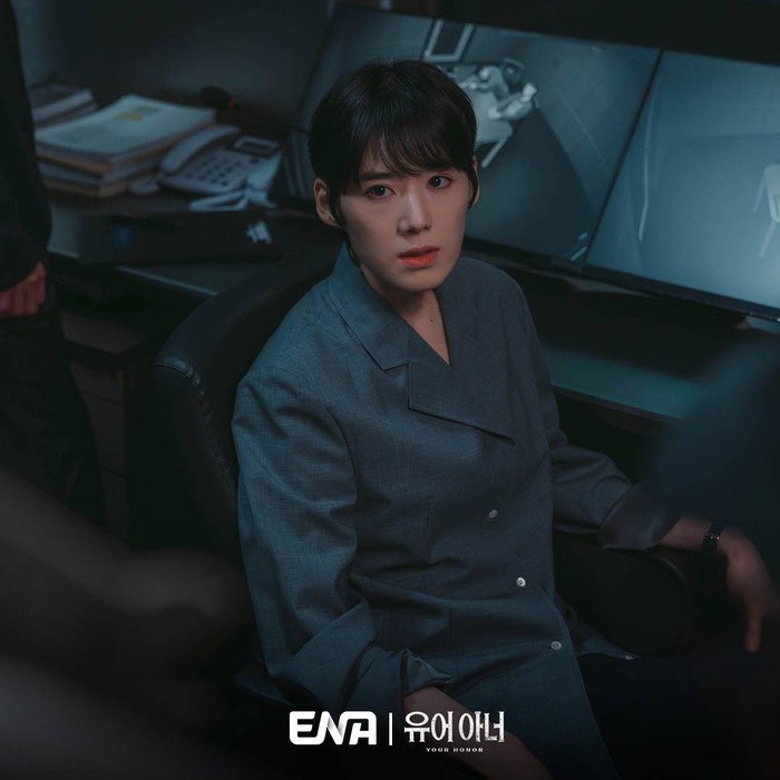 Ia tak kenal takut dan memiliki kegigihan untuk menyelesaikan kasus-kasusnya, meskipun harus berurusan dengan pihak paling berkuasa dan berpengaruh di Korea Selatan./ Foto: instagram.com/channel.ena.d