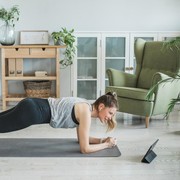 Sst! Ternyata 5 Gerakan Sebelum Tidur Ini Bikin Turunkan Berat Badan dan Tidur Nyenyak