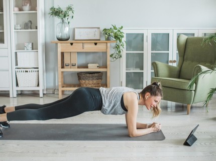 10 Olahraga di Rumah untuk Diet Turun Berat Badan yang Cepat dan Efektif