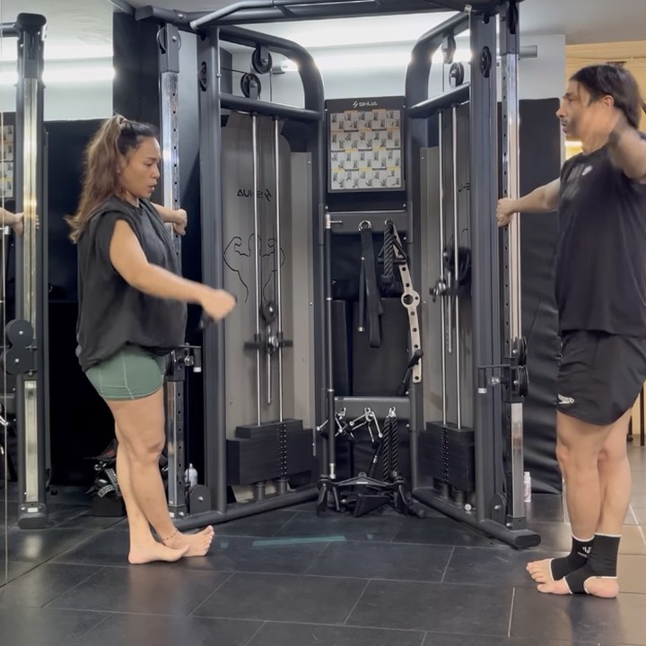 <p>Dalam berbagai potret yang dibagikan pada laman Instagram-nya, terlihat Inong berolahraga di sebuah gym. Hobinya ini pun sudah dijalani bahkan sejak awal kehamilan. (Foto: Instagram @inong_ayu)</p>