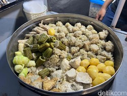 Isi Nasi Kotak Atlet PON hingga Pempek dan Siomay Jajanan Terenak Dunia