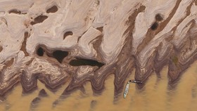 FOTO: Kering Kerontang Sungai Amazon Terpanggang Cuaca Panas