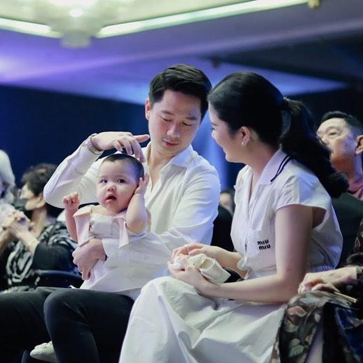<p>Baby Avery tumbuh menjadi anak yang menggemaskan, Bunda. Baik Kevin maupun sang istri, keduanya beberapa kali membagikan potret sang putri di akun Instagram pribadi. (foto: Instagram @valenciatanoe dan @kevin_sanjaya)<br /><br /><br /></p>