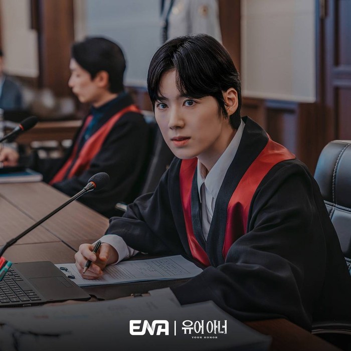 Kim Kang Heon (Kim Myung Min), pemilik Woowon Group menjadi salah satu yang diincar So Young di pengadilan. Dirinya bertekad untuk mengungkap kebenaran atas semua kejahatan yang disembunyikan Kang Heon./ Foto: instagram.com/channel.ena.d