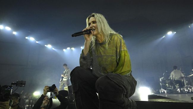 Emily Armstrong mengakui merasakan tekanan luar biasa menjadi vokalis baru Linkin Park menggantikan mendiang Chester Bennington.