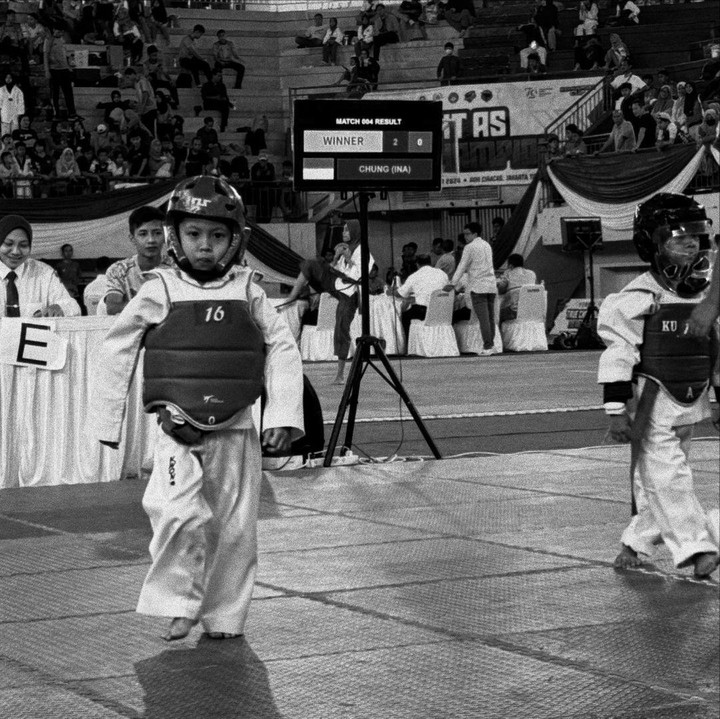 <p>Banyak netizen yang turut bangga dengan kemenangan Miguel nih, Bunda. Tidak sedikit yang mendoakan agar ilmu taekwondo yang didapat bisa digunakan untuk menjaga kedua kakak perempuannya, Megumi dan Mishka. (Foto: Instagram: @natasharizkynew)</p>