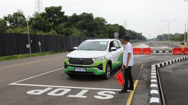 Toyota menyediakan 50 unit mobil untuk diuji konsumen Sera menggunakan bahan bakar bioetanol yang disediakan Pertamina.