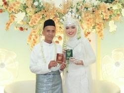 Perjalanan Cinta Mantan Kepsek Nikahi Siswinya Beda Usia 41 Tahun