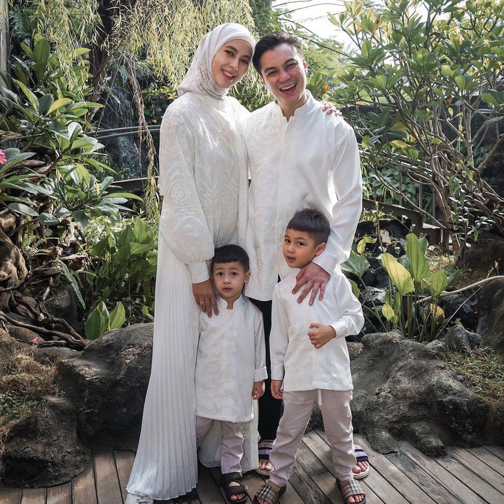 <p>Model dan aktris Paula Verhoeven pernah dua kali mengalami keguguran sebelum dikaruniai dua anak laki-laki. Keguguran pertama terjadi di kehamilan pertamanya setelah menikah. Sementara itu, keguguran kedua dialaminya saat mengandung anak ketiga pada pertengahan Juni 2023 lalu. Sang suami Baim Wong mengatakan bahwa keguguran dialami Paula saat usia kehamilannya menginjak dua bulan lantaran kelelahan. (Foto: Instagram @paula_verhoeven)</p>