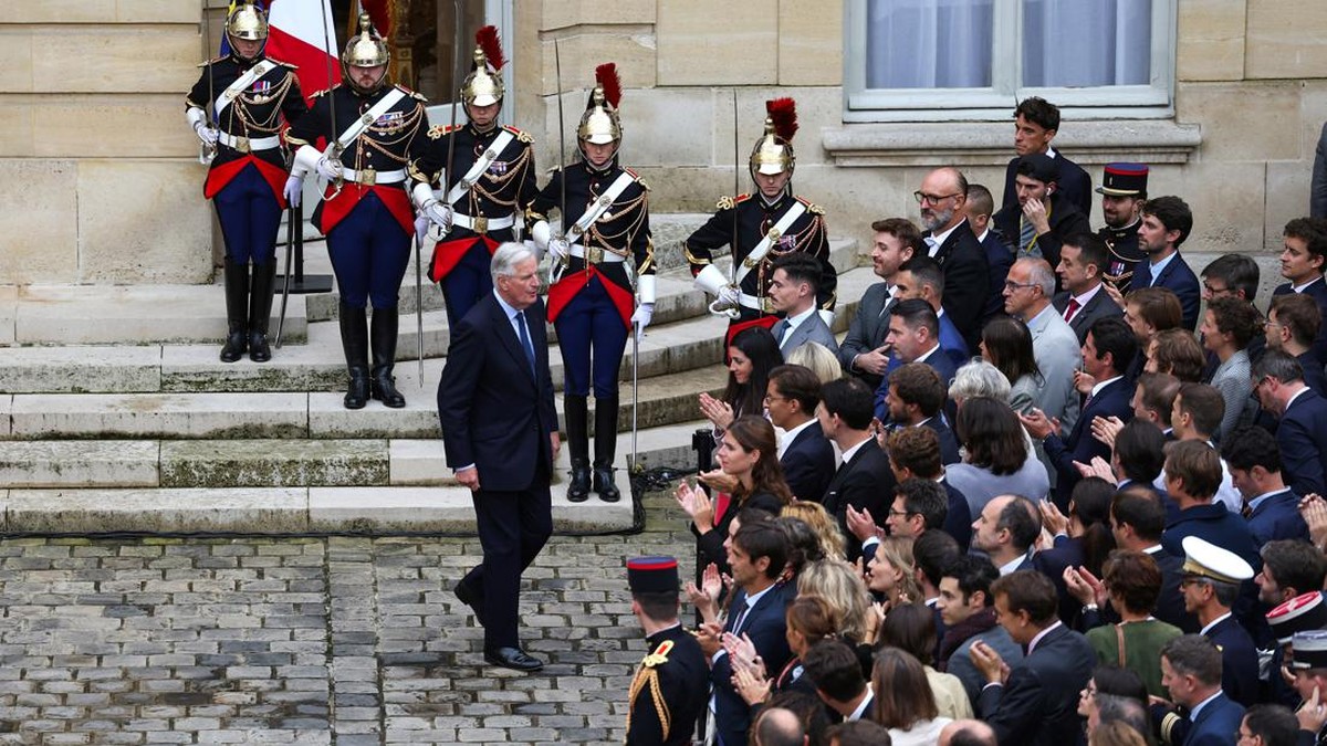 FOTO: Michel Barnier Dilantik Jadi PM Tertua Prancis