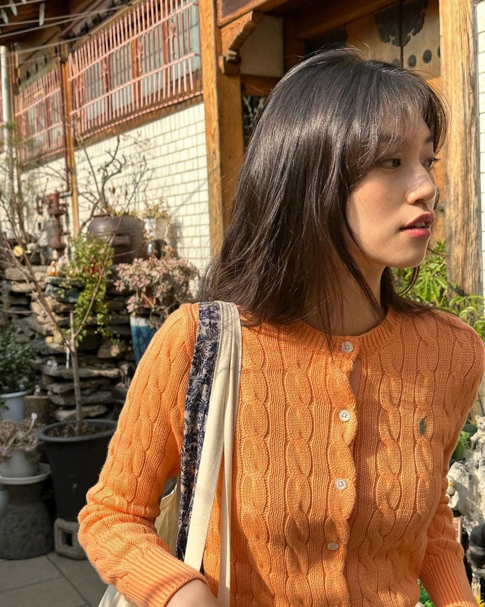 Sebelum debut menjadi idol K-Pop, mantan anggota I.O.I dan Weki Meki ini sempat menjalani pelatihan selama 1 tahun 5 bulan. Masa trainee yang ia tempuh termasuk cukup singkat mengingat ada yang sampai 15 tahun. / Foto: instagram.com/lafilledhiver_