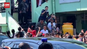 VIDEO: Jokowi Pamit ke Warga saat Kunjungi Pasar di Surabaya