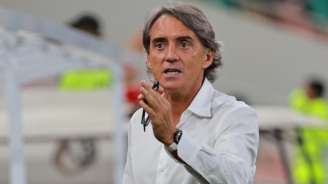 Mancini Disebut Ambil Alih Timnas China, Gaji Dipotong 50 Kali Lipat Roberto Mancini santer diisukan bakal melatih timnas China setelah Shin Tae Yong membantah mendapatkan tawaran dari Asosiasi Sepak Bola China.