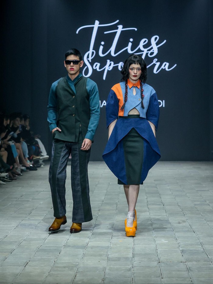 Busana siap pakai untuk pria dan wanita dipresentasikan dengan total 25 looks yang sarat nuansa edgy/ Foto: Dok. Plaza Indonesia Men's Fashion Week