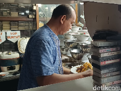 5 Tempat Makan Ini Lokasinya Unik, di Dalam Toko Kaset dan Bangunan