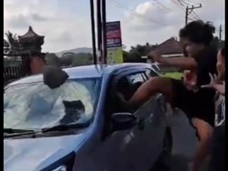 Duduk Perkara Warga Ramai-ramai Hajar Mobil di Kebumen