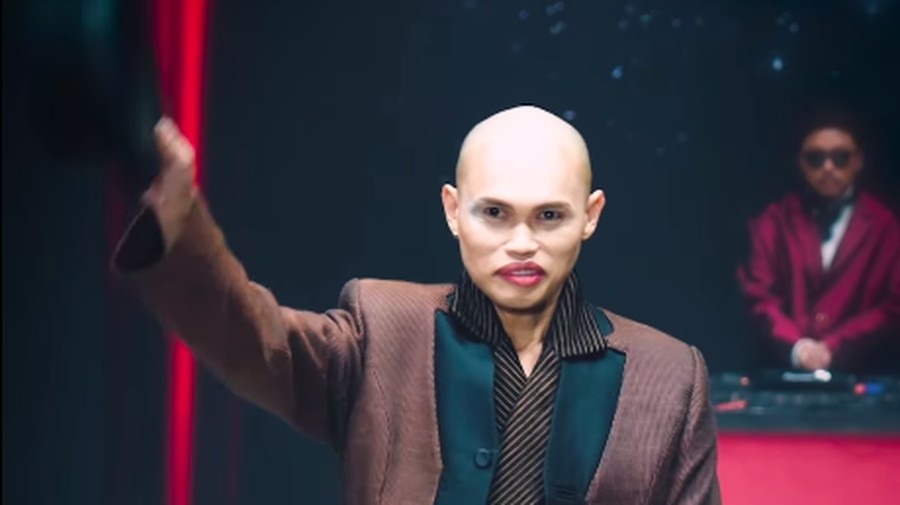 Penampilan Macho Wanda Hara