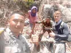 Bule Belanda Terjebak di Tebing Saat Mancing di Pantai Meang Lombok