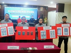Imigrasi Jakbar Ringkus 2 WN China Rekrut WNI Jadi Scammer di Thailand-Laos