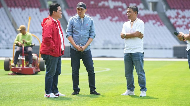 PT Harapan Jaya Lestarindo smengupdate kondisi rumput GBK jelang Timnas Indonesia vs Bahrain.