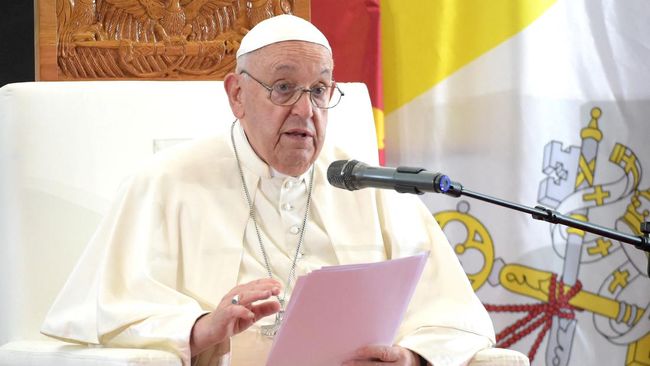 Para bintang Conclave ikut khawatir atas kesehatan Paus Fransiskus yang beberapa hari terakhir sakit parah.