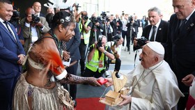 FOTO: Paus Fransiskus Mulai Lawatan di Papua Nugini
