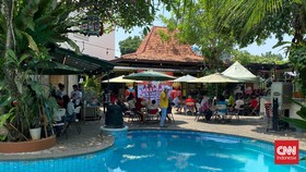 Warga Kecewa Tak Jumpa Rano Karno di Warung Si Doel