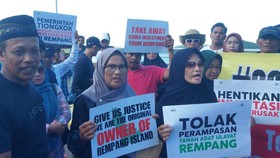 Warga Peringati 1 Tahun Tragedi Rempang dengan Tabur Bunga dan Doa