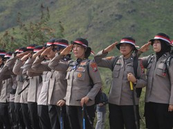 Bendera Merah Putih Berkibar di Puncak Gunung Pundak Mojokerto