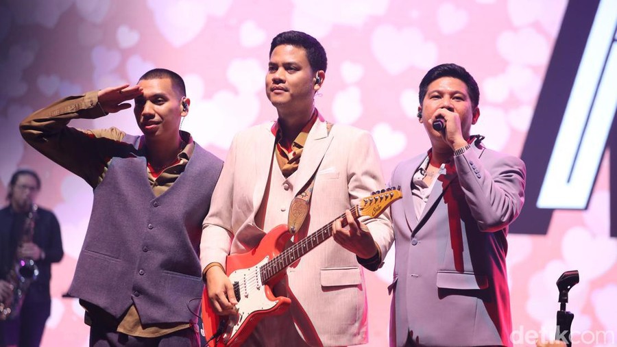 RAN RAN saat tampil di Hub Space 2024 hari pertama pada Jumat (6/9/2024) di JIEXPO Convention Centre and Theatre.