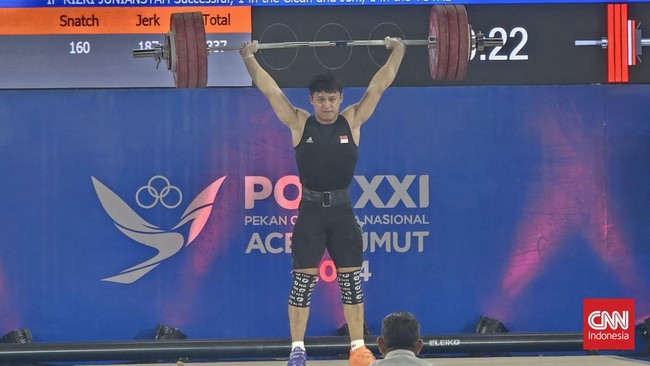 Peraih medali emas Olimpiade 2024, Rizki Juniansyah, meraih medali emas di Pekan Olahraga Nasional (PON) XXI Aceh-Sumut.