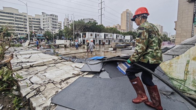 FOTO: Hainan China Porak Poranda Dihantam Topan Super Yagi