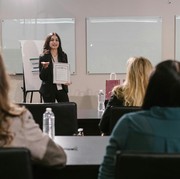 5 Teknik Public Speaking yang Wajib Dicoba saat Menghadapi Klien Bisnis