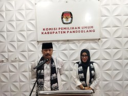 Cabup Indie Aap Aptadi Daftar di KPU Pandeglang, Ratu Anita jadi Cawabup