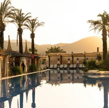 Hotel Bintang 7, Fiksi atau Kemewahan Sejati?