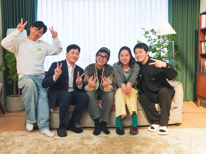 Jung Kyung Ho, salah satu teman dekat Jo Jung Suk dan rekan seakting di Hospital Playlist, berperan sebagai sutradara video musik  (Foto/Instagram/Jament_official)