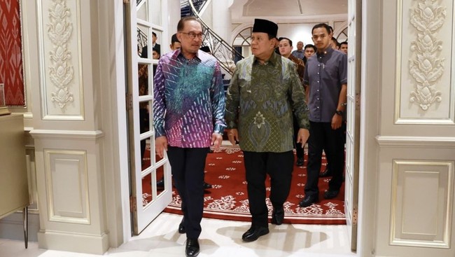 Presiden terpilih sekaligus Menhan Prabowo Subianto melanjutkan lawatan ke Malaysia bertemu Raja Sultan Ibrahim dan PM Anwar Ibrahim pada Sabtu (7/9).