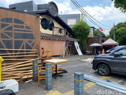 Penampakan Restoran Jepang di Senopati Jaksel Rusak Usai Ditabrak Mobil