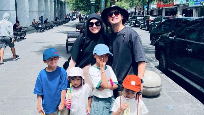 Terpopuler: Daftar Artis Indonesia yang Dikaruniai 4 Anak Usia Sekolah