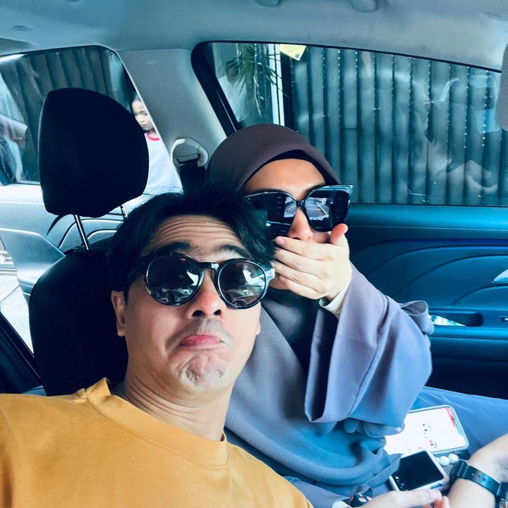 <p>Kehidupan rumah tangga artis tak pernah lepas dari sorot publik. Salah satu pasangan yang hampir tidak pernah diterpa gosip miring adalah Ricky Harun dan Herfiza Novianti. (Foto: Instagram@rickyharun)</p>