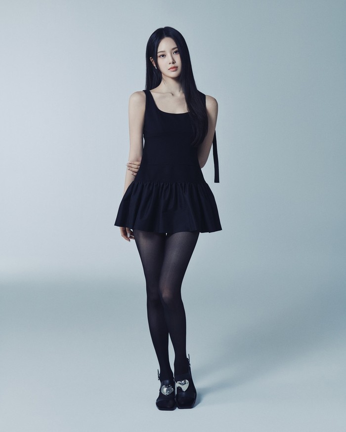 Selanjutnya ada Bang Jeemin izna, penyanyi Korea dengan tinggi badan 172.5 cm. Menariknya, ia bukan satu-satunya member yang tinggi. Pasalnya, rekan satu timnya, Koko dan Jeong Saebi, juga mempunyai tinggi badan di atas 170 cm./ Foto: x.com/izna_offcl
