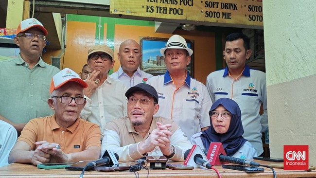 Bakal calon Wakil Gubernur Jakarta Suswono mengunjungi Pasar Kramat Jati, Jakarta Timur pada Minggu (8/9) pagi.