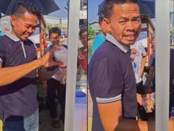 Viral! Penjual Jajanan Teci Mirip Mantan Pesepak Bola Bambang Pamungkas