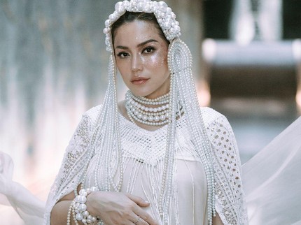 7 Potret Bunda Seleb Pamer Baby Bump, Bisa Jadi Inspirasi Maternity Shoot