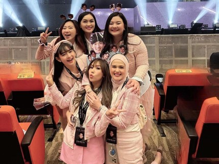 5 Potret Artis Nonton Fan Meeting Kim Soo Hyun Bintang Drakor Queen of Tears, Cut Meyriska hingga Eriska Rein