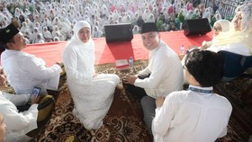 Khofifah dan Eri Kompak Hadiri Maulid di Ponpes An Nuriyah Surabaya