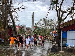 Topan Yagi Berlalu, Ha Long Bay Terima Turis Lagi