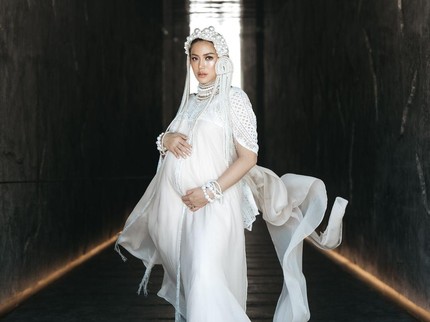 5 Potret Maternity Shoot Kehamilan Ketiga Jessica Iskandar, Cantik & Memesona bak Dewi di Laut