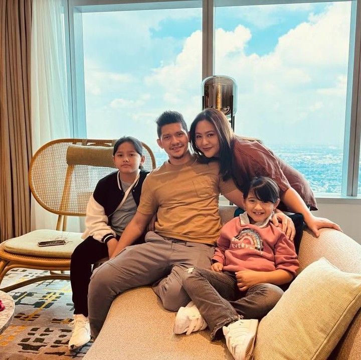 <p>Lewat media sosial Instagram masing-masing, Audy dan Iko kerap membagikan potret anaknya. Momen yang dibagikan pun beragam, misalnya dengan agenda staycation.(Foto: Instagram @audyitem @iko.uwais)<br /><br /><br /></p>