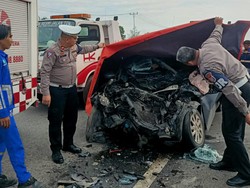 Mobilio Seruduk Truk Tangki LPG di Tol Pekanbaru-Dumai, 3 Orang Tewas